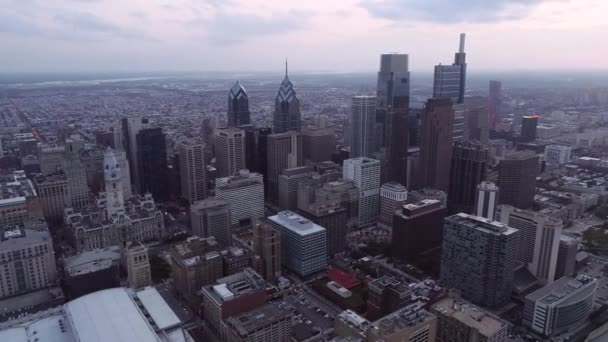 Philadelphia Skyline Stadsgezicht Met Wolkenkrabbers Zakendistrict Logan Square Fontein Achtergrond — Stockvideo