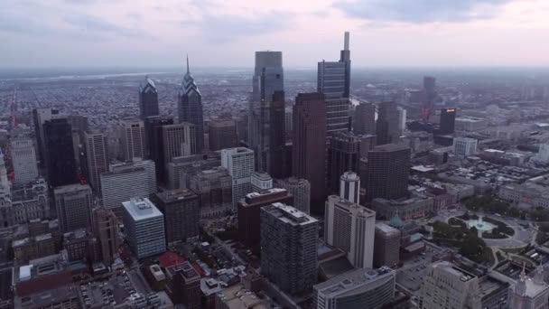 Philadelphia Skyline Stadsgezicht Met Wolkenkrabbers Het Zakendistrict Logan Square Fountain — Stockvideo