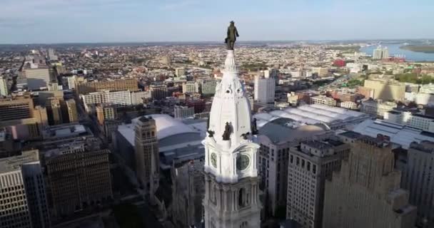 Socha Williama Penna Radniční Věži Philadelphii Nádherná Panoramata Obchodní Čtvrť — Stock video