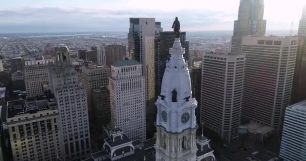 Statue William Penn Philadelphia City Hall Tower Beautiful Cityscape Business — Stock Video