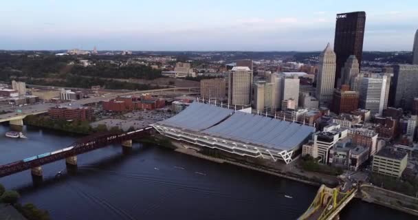 Aerial View Pittsburgh Pennsylvania Business District Allegheny River Train Bridge — Stock videók