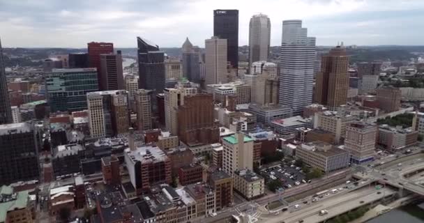 Pittsburgh Cityscape Pennsylvania Business District Downtown Skyscrapers Background Drone Point — Stock video