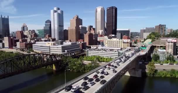 Letecký Pohled Pittsburgh Pensylvánii Denní Obchodní Čtvrti Provoz Pozadí Most — Stock video
