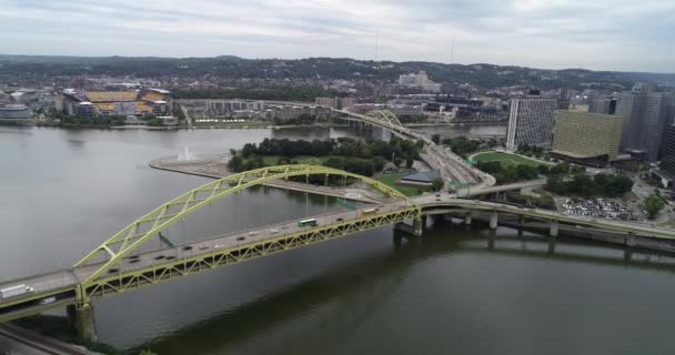 Fort Pitt Bridge Pittsburgh Pennsylvania Verkeer Achtergrond — Stockvideo