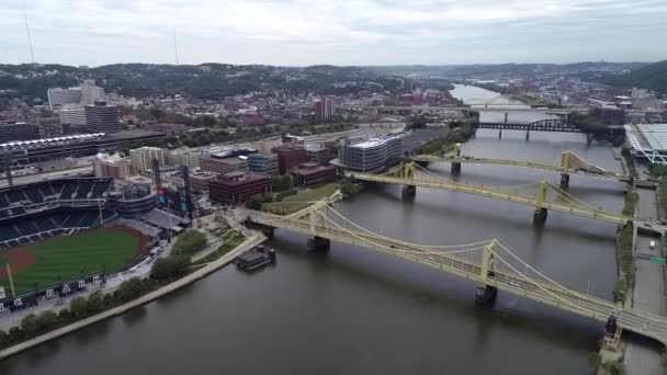 Pittsburgh Cityscape Cloudy Day Pennsylvania Daytime Business District River Three — Vídeo de Stock