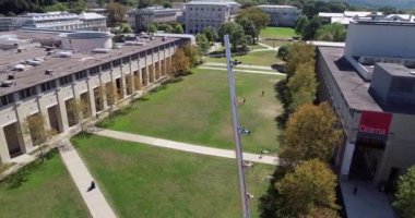 Carnegie Mellon Üniversitesi Pittsburgh, Pennsylvania, ABD. Gökyüzü Anıtı 'na Yürümek