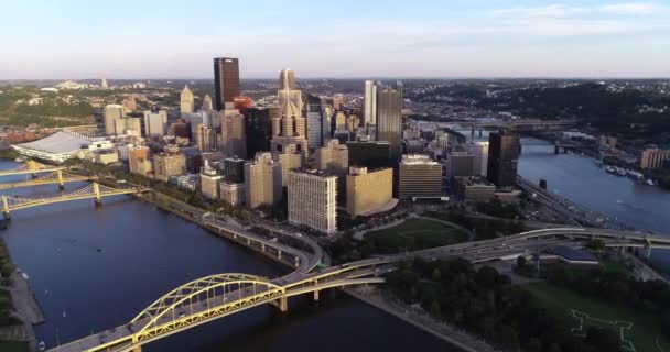 Pittsburgh Cityscape Pennsylvania Stad Beroemd Vanwege Bruggen Zonsondergang Licht Zakelijke — Stockvideo
