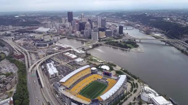 Aerial View Pittsburgh Pennsylvania Heinz Football Stadium Foreground Three Rivers — 图库视频影像