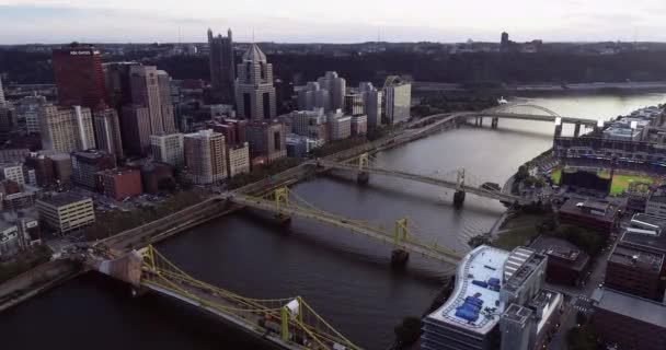 Aerial View Pittsburgh Pennsylvania Business District Allegheny Monongahela Rivers Three — Vídeo de stock