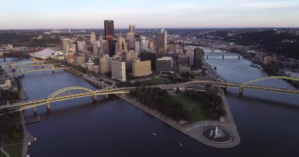 Aerial View Pittsburgh Pennsylvania Business District Rivers Background — 비디오