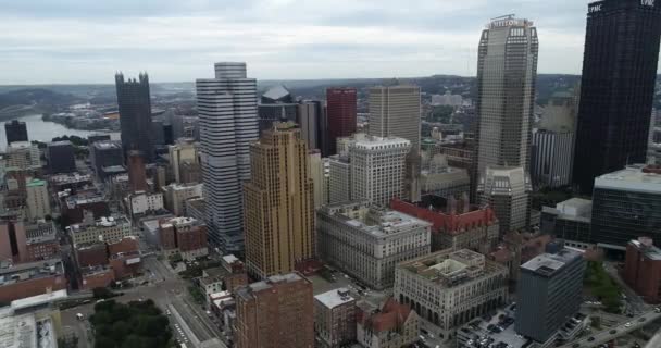 Flygfoto Över Pittsburgh Pennsylvania Downtown Med Allegheny Och Monongahela Floder — Stockvideo