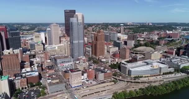 Luftaufnahme Von Pittsburgh Pennsylvania Tagsüber Mit Geschäftsviertel — Stockvideo