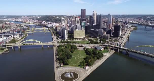 Aerial View Pittsburgh Pennsylvania Daytime Business District River Background — 图库视频影像
