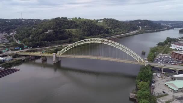 宾夕法尼亚州匹兹堡的西端大桥俄亥俄河背景 — 图库视频影像