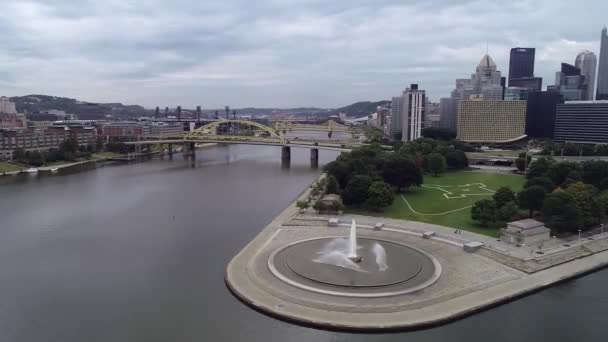 Point State Park Fountain Pittsburgh Pennsylvania Business District Allegheny River — Stockvideo