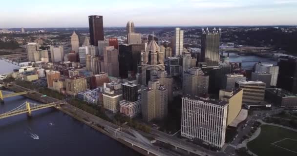 Aerial View Pittsburgh Pennsylvania Business District Allegheny River Train Bridge — Stock Video