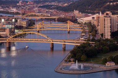 Cityscape of Pittsburgh and Evening Light. Fort Duquesne Bridge in the Background. Andy Warhol Bridge, Rachel Carson Bridge, Roberto Clemente Bridge in Background
