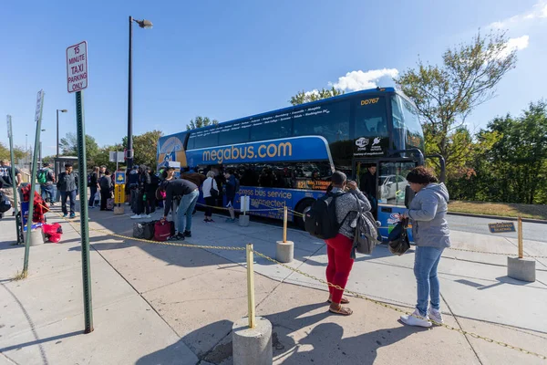 Baltimore Maryland October 2019 Baltimore Megabus Stop Passengers Began Disembark — Stock Photo, Image