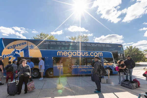 Baltimore Maryland Października 2019 Przystanek Baltimore Megabus Pasażerowie Zaczęli Schodzić — Zdjęcie stockowe