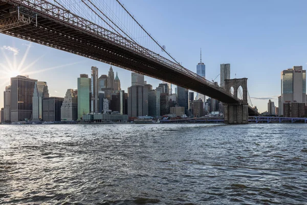 Brooklyn Bridge East River Lower Manhattan Background Nyc Skyline Bright — Stok fotoğraf