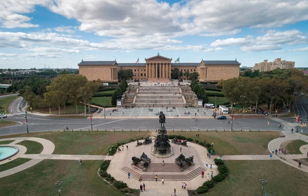 费城宾夕法尼亚艺术博物馆 华盛顿纪念碑之泉 费城艺术博物馆入口前72个石阶 宾夕法尼亚州费城 — 图库照片
