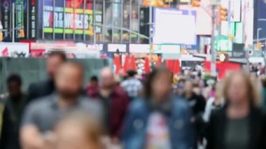 Kimliği belirsiz şehir sakinleri, Manhattan, New York 'ta tanınmayan turistler. Bulanık Önplan. Gündüz