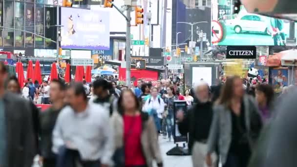 Быстрый Вид Толпу Пассажиров Пригородных Поездов Неузнаваемых Туристов Прогуливающихся Манхэттену — стоковое видео