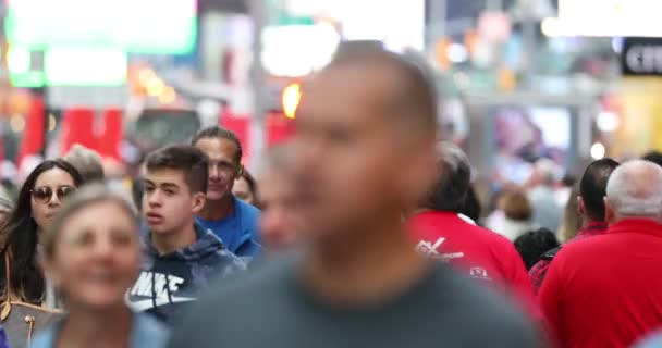 Anonymous Urban Crowd Commuters Unrecognizable Tourists Walking Manhattan Nyc Times — Vídeo de Stock