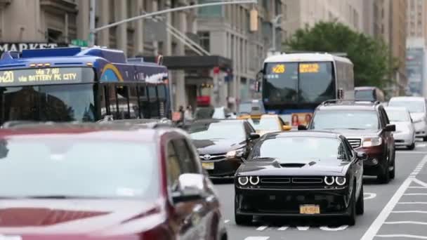Daily Rush Hour Traffic Nyc Manhattan Truck Cabs Public Transport — Video Stock