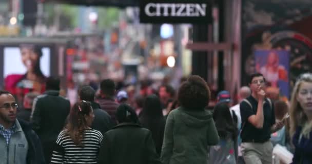 Urban Crowd Anonymous Commuters Turistas Irreconhecíveis Andando Manhattan Nova York — Vídeo de Stock