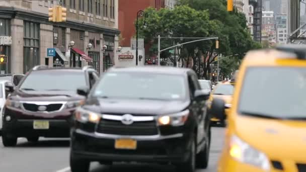 Verkehr New York City Manhattan Und People Crossing Street Hintergrund — Stockvideo