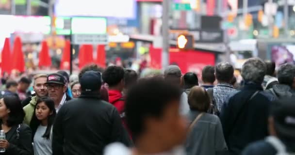 Urban Crowd Anonymous Commuters Unrecognizable Tourists Walking Manhattan Nyc Times — Stok video