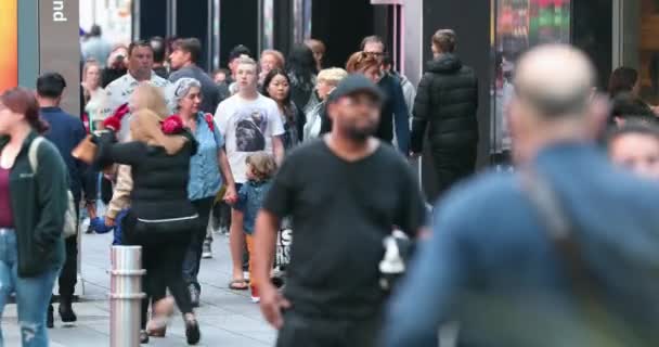 Urban Crowd Anonymous Commuters Unrecognizable Tourists Walking Manhattan Nyc Times — 비디오