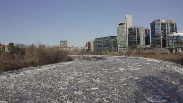 Ice Drift Vilnius Capital Lithuania River Neris Ice Floes Float — Videoclip de stoc