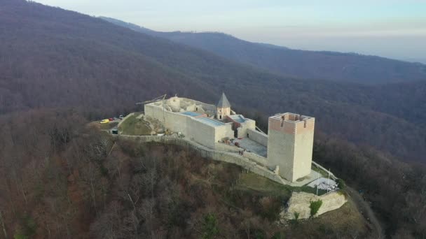 克罗地亚萨格勒布的Medvedgrad城堡 城堡正在建造中 背景中美丽的梅德韦尼卡山 — 图库视频影像