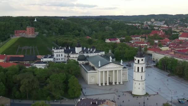 Vilnius Città Vecchia Lituania Castello Gediminas Cattedrale Campanile Sullo Sfondo — Video Stock