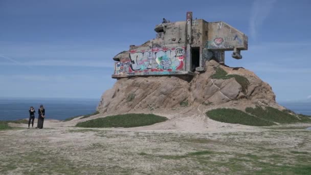 Devil Slide Bunker Californie Eau Mer Montagne Arrière Plan — Video
