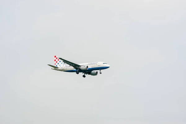 Croatia Airlines Airbus A319 Ctl Landing London Heathrow International Airport — Stock Photo, Image