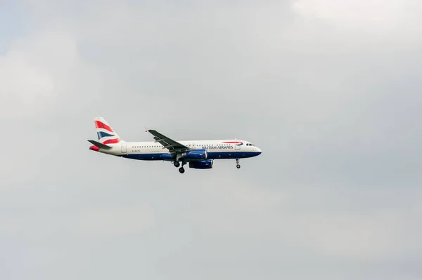 British Airways Airlines Airbus A320 Euyc Landing London Heathrow International — Stock Photo, Image