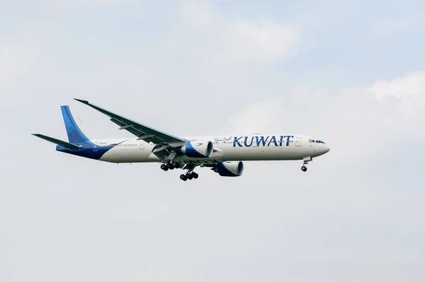 Kuwait Airlines Boeing 777 Aoc Landing London Heathrow International Airport — Stock Photo, Image