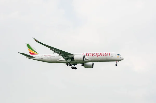 Ethiopian Airlines Airbus A350 Atq Landing London Heathrow International Airport — Stock Photo, Image