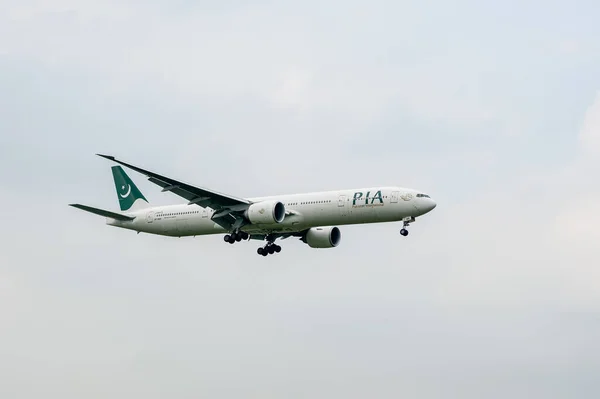 Pakistan International Airlines Boeing 777 Bms Landing London Heathrow International — Stock Photo, Image