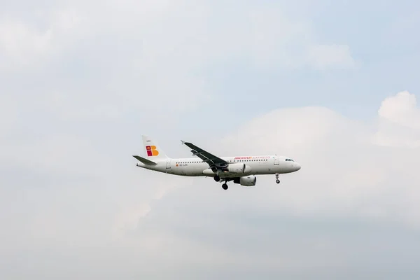 Iberia Express Airlines Airbus A320 Lkh Landing London Heathrow International — Stock Photo, Image