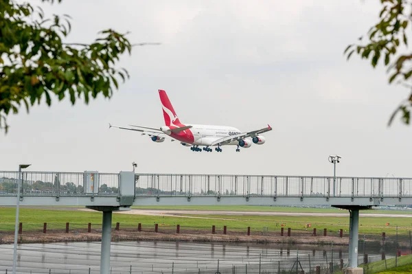 Qantas Airlines Airbus A380 Oqd Landing London Heathrow International Airport — Stock Photo, Image