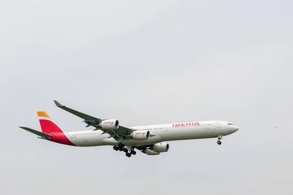 Iberia Airlines Airbus A340 Kzi Landing London Heathrow International Airport — Stock Photo, Image