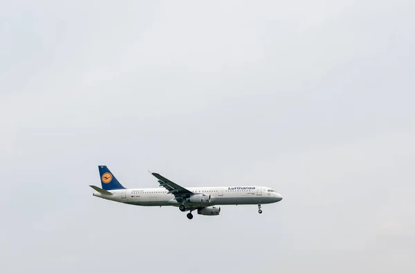 Lufthansa Airlines Airbus A321 Aisq Landing London Heathrow International Airport — Stock Photo, Image