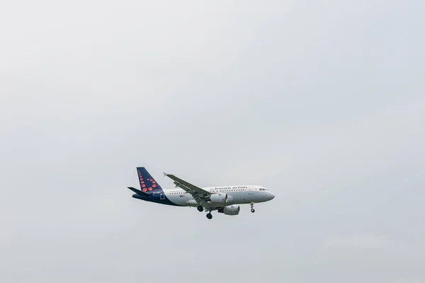 Brussels Airlines Airbus A319 Sse Landing London Heathrow International Airport — Stock Photo, Image