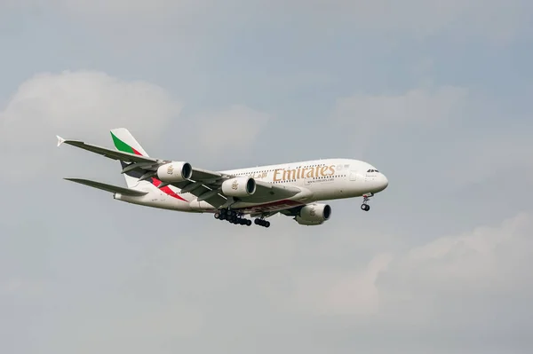 Emirates Airlines Airbus A380 Edu Landing London Heathrow International Airport — Stock Photo, Image