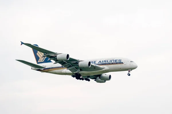 Singapore Airlines Airbus A380 Skt Landing London Heathrow International Airport — Stock Photo, Image