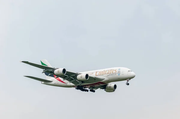 Emirates Airlines Airbus A380 Eej Landing London Heathrow International Airport — Stock Photo, Image